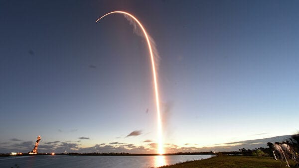 Boeing впервые запустила к МКС пилотируемый корабль Starliner. Он выходит на орбиту нештатно - видео